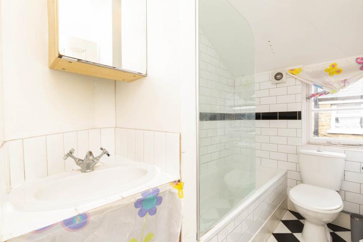 Modern Studio Woodstock Road, Golders Green